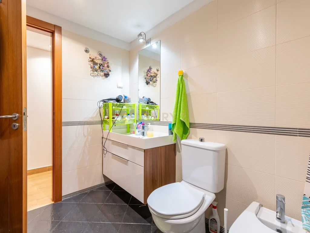 Apartamento T3 com 2 Terraços Gigantes e Vista Rio – A 10 min de Lisboa - Image 28