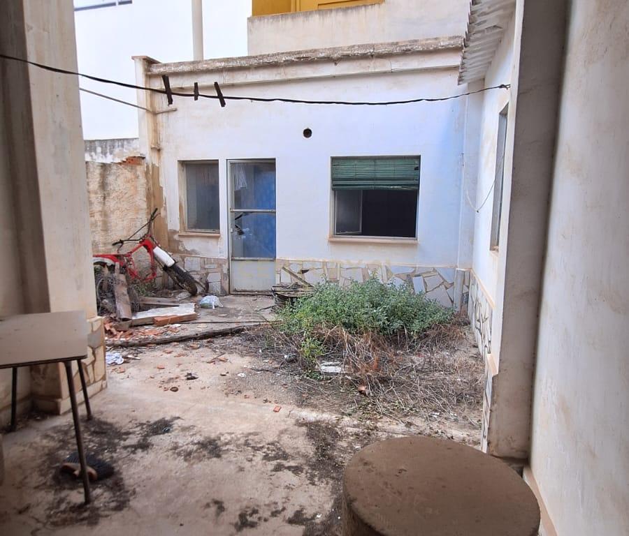 Moradia original para renovar em Benetússer – Localização privilegiada e sem risco de inundação! - Image 13