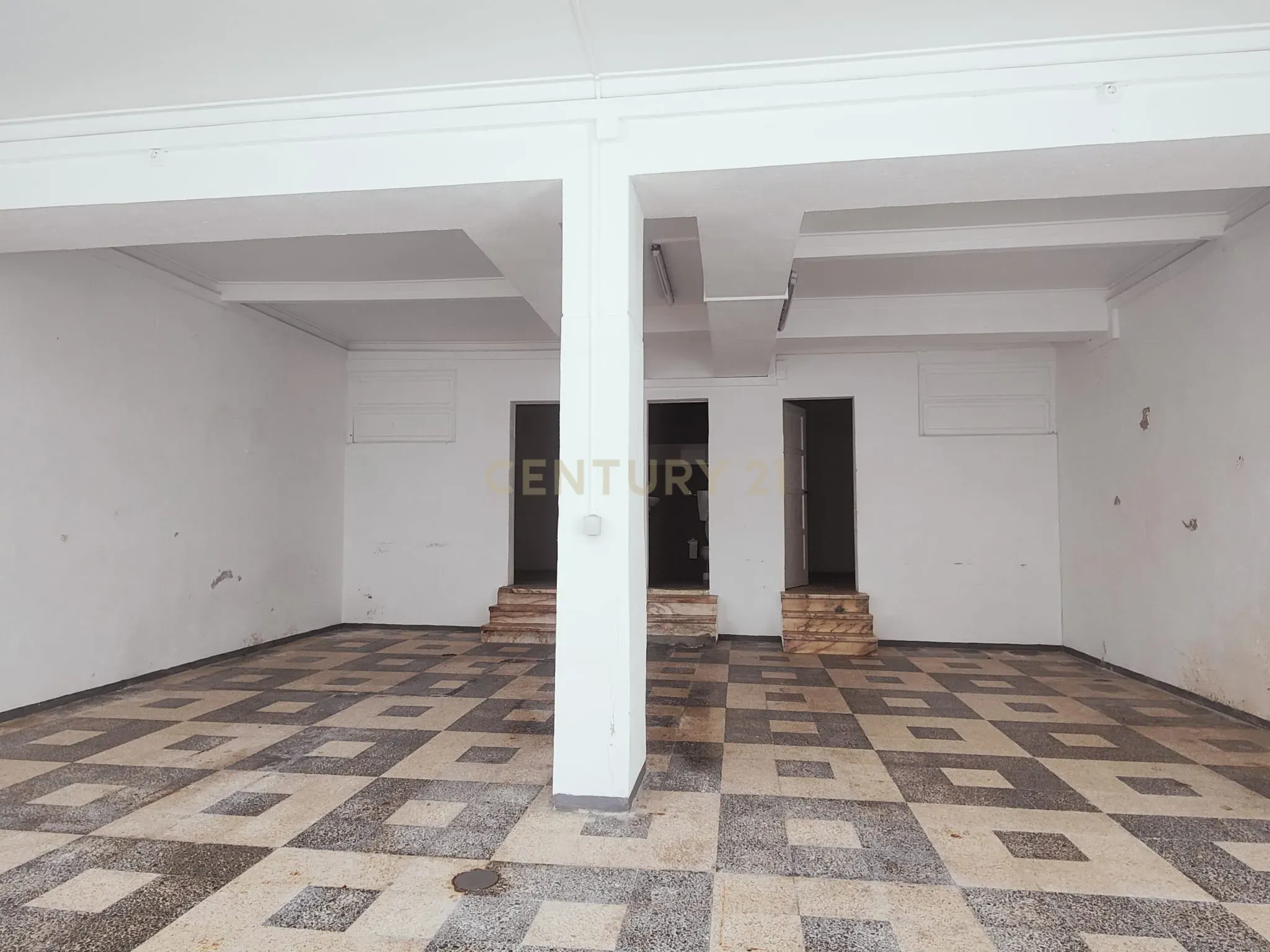 Prédio Bi-Familiar T2 e 2 Anexos Tipologia T1 Em Zona Residencial Tranquila Na Póvoa de Santo Adrião  - Image 6