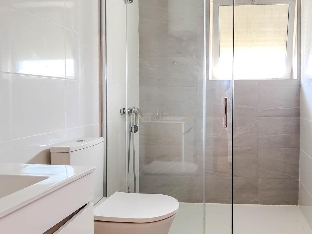Apartamento T1 totalmente renovado em Esmoriz, Aveiro - Excelente Localização - Image 8