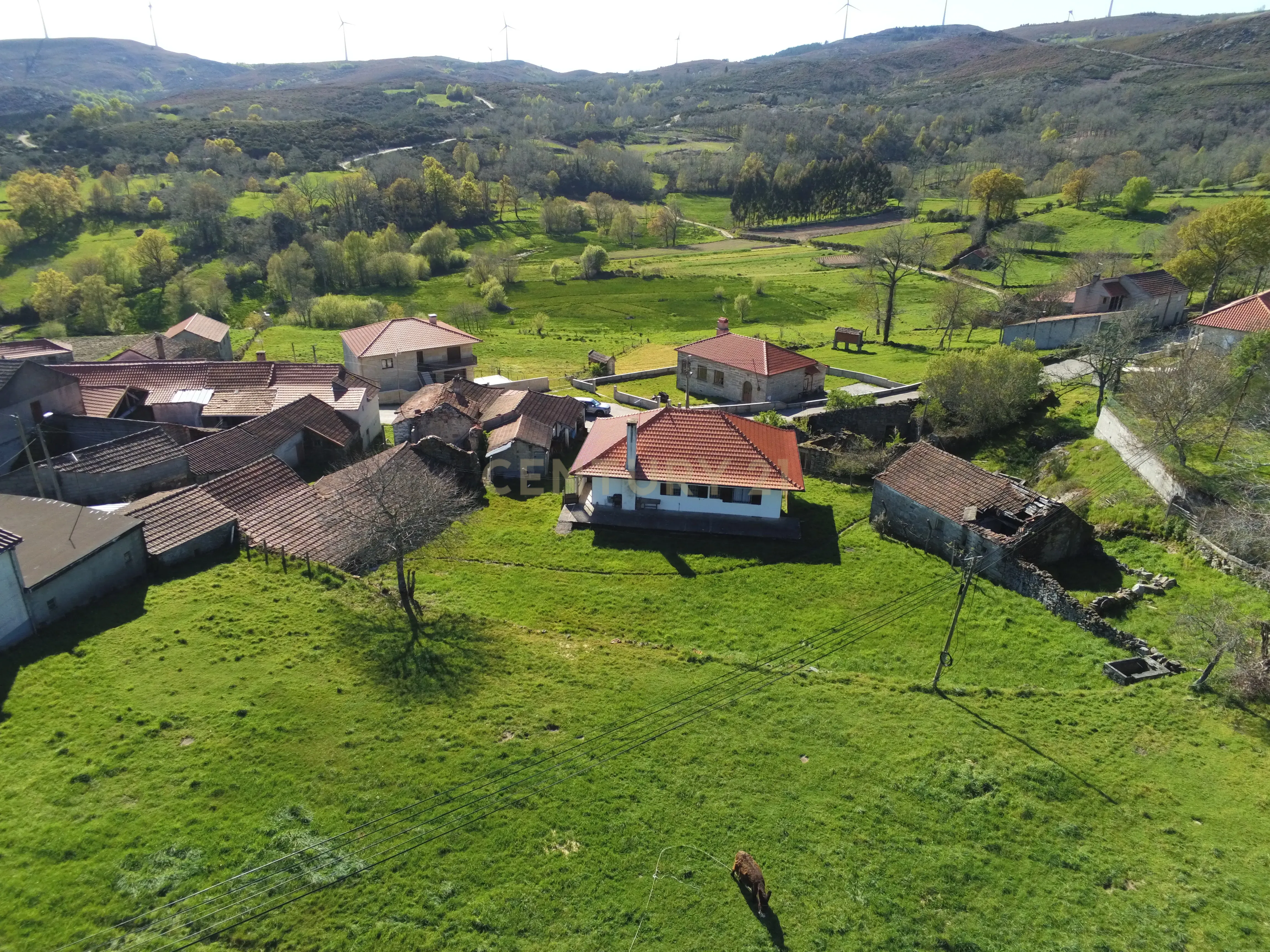 Casa pronta a habitar com garagem e terreno – a 2 km do Rio Rabagão - Image 8