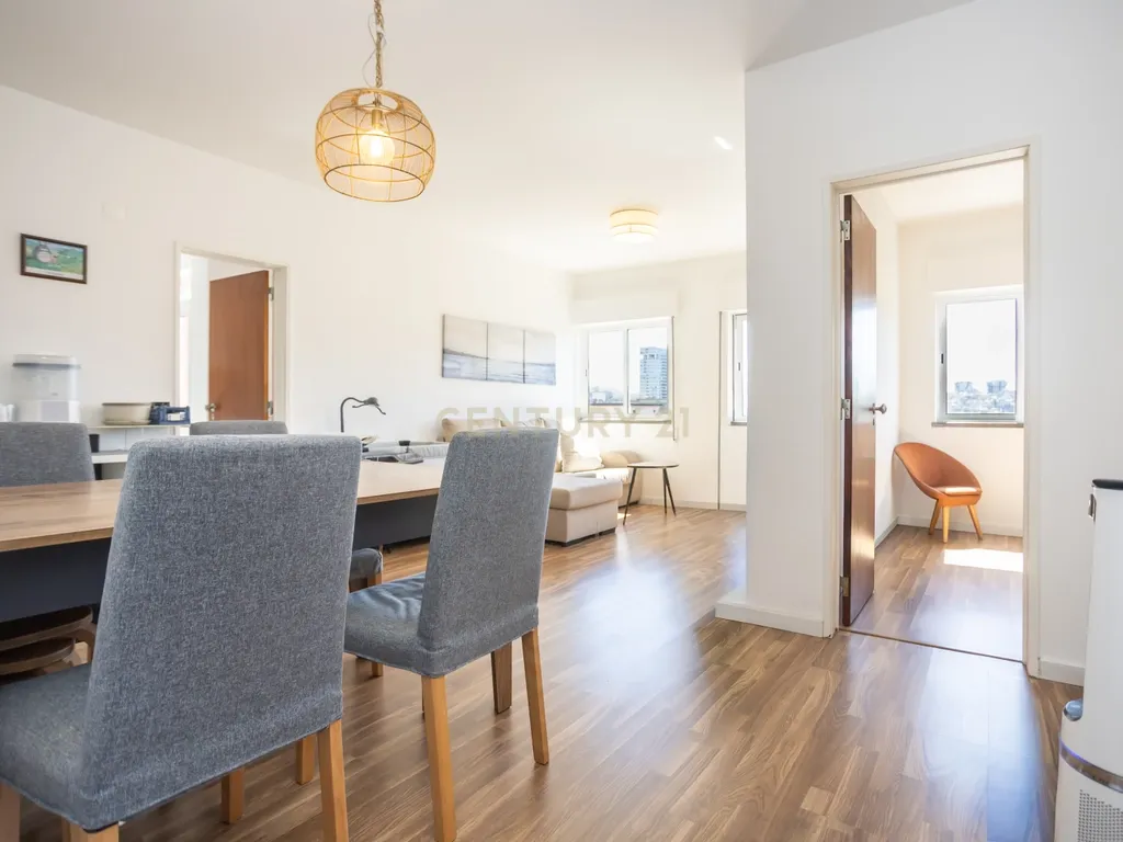 Apartamento T3 Remodelado em São Domingos de Benfica | 2 WC - Image 1