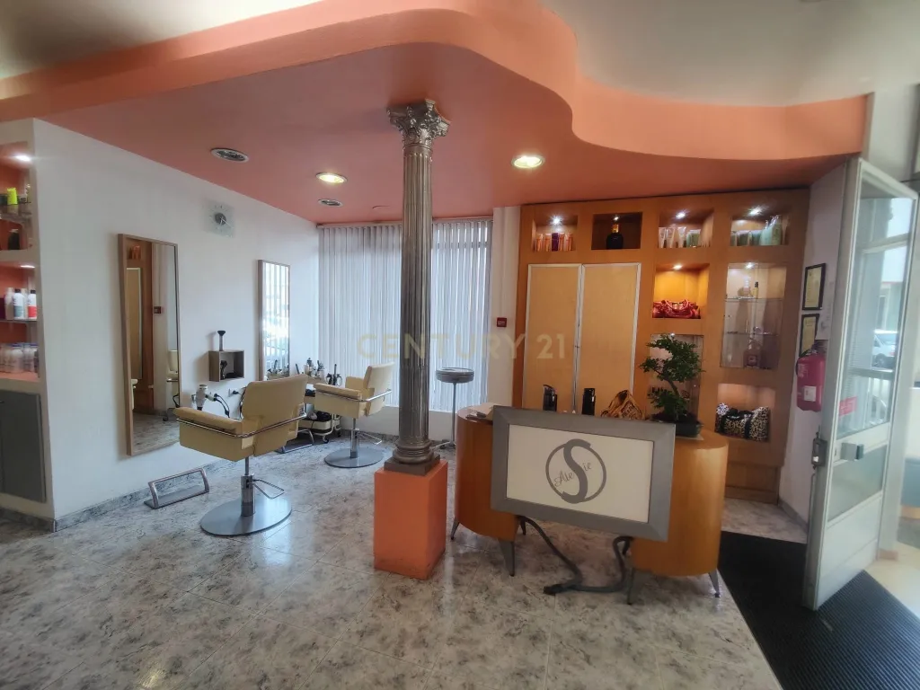 Loja de Cabeleireiro em Queluz - Excelente Oportunidade! - Image 1