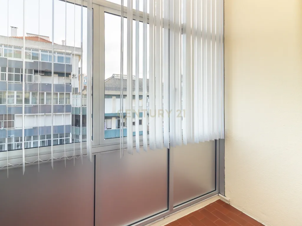 Apartamento T3 em Amora, Seixal - Image 13