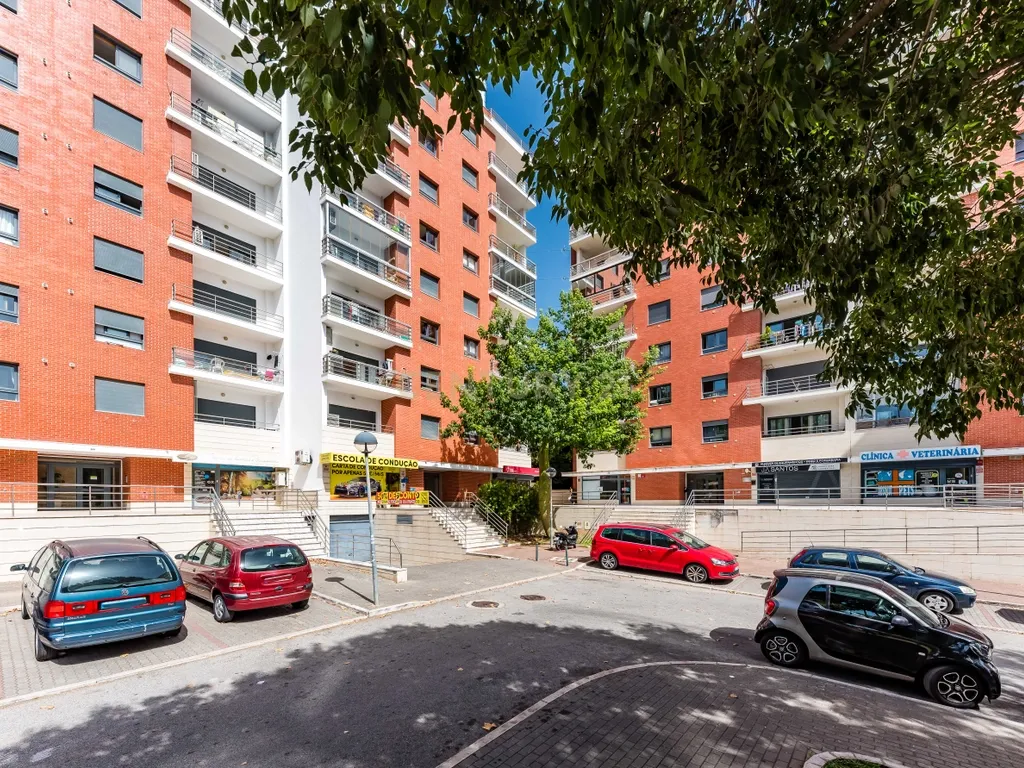 T3 nas Colinas do Cruzeiro | Conforto, Varandas e 2 Lugares de Garagem - Image 38