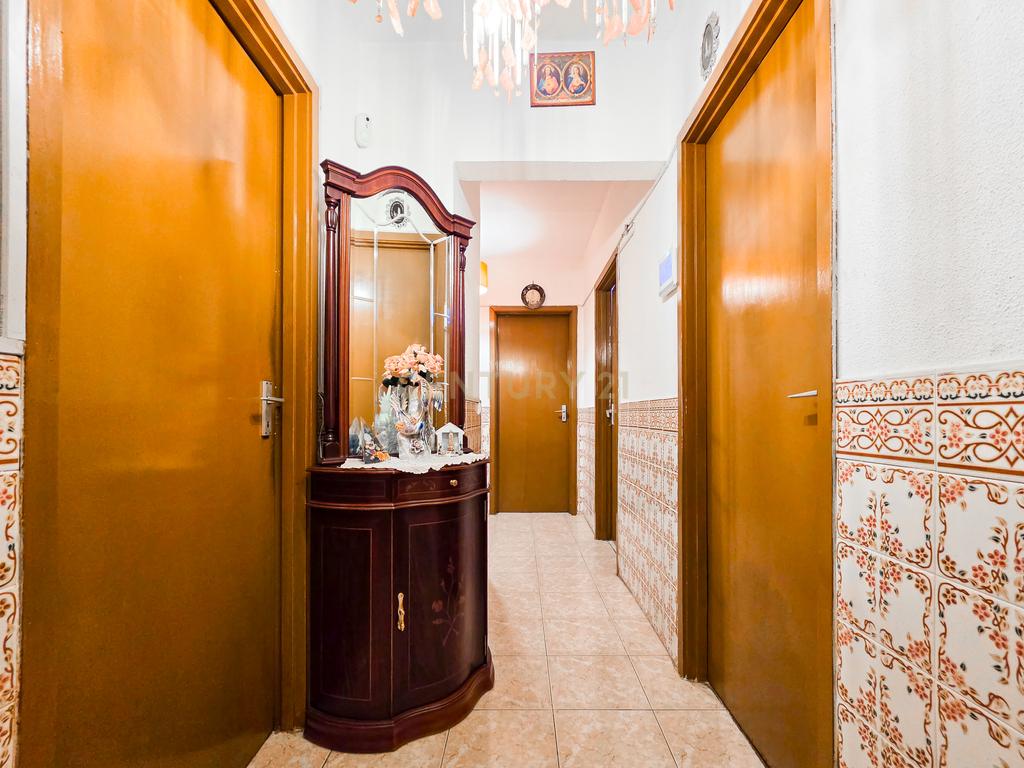 Excelente oportunidade! Apartamento T3 Vale da Amoreira - Image 12