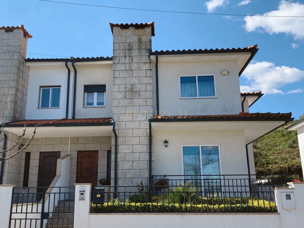 Espetacular Moradia T3 em Silvares Guimarães - Image 26