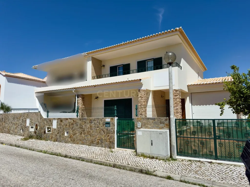 Moradia T3+1 com garagem, Porto de Mós, Lagos - Image 1