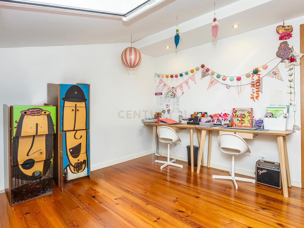 Apartamento T4 Duplex Renovado em Arroios, Lisboa - Image 16