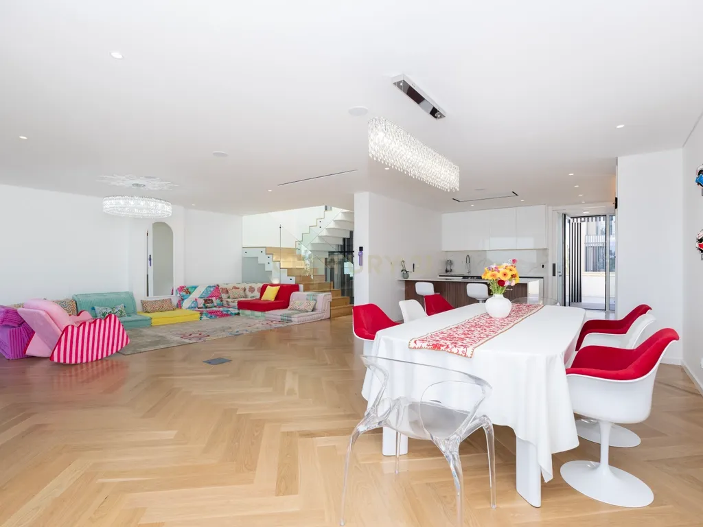 Moradia T5+1 Luxuosa no Estoril - Image 10