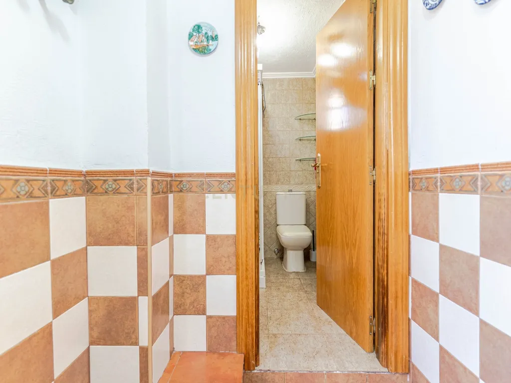 Moradia isolada em Otura com um terreno de 1.250 m², piscina, jardim e espaços para viver em paz - Image 48