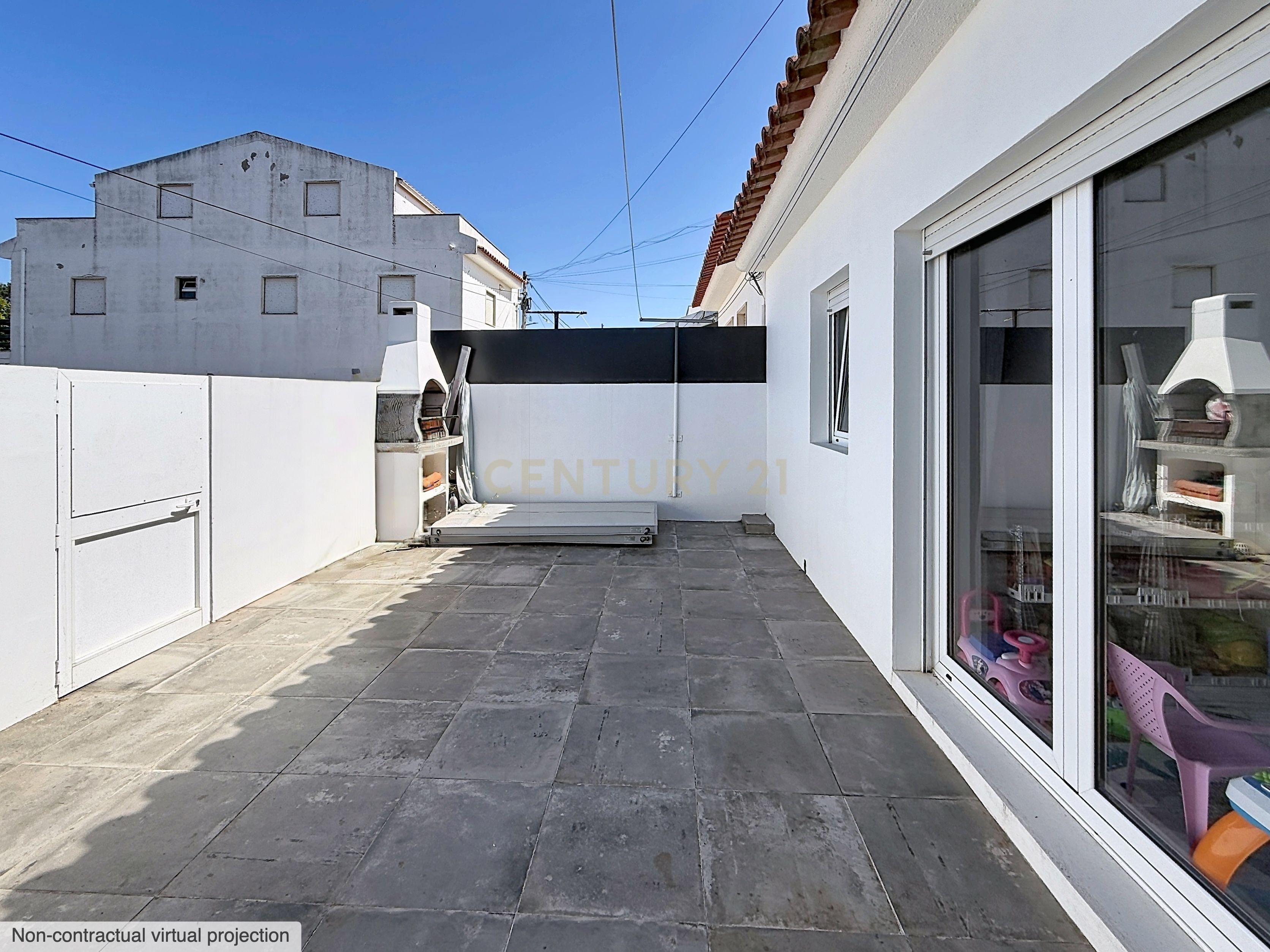 Fotografia 8 de Moradia T3 Térrea Renovada à Venda na Nazaré | Quintal | Suite | Pronta a Habitar