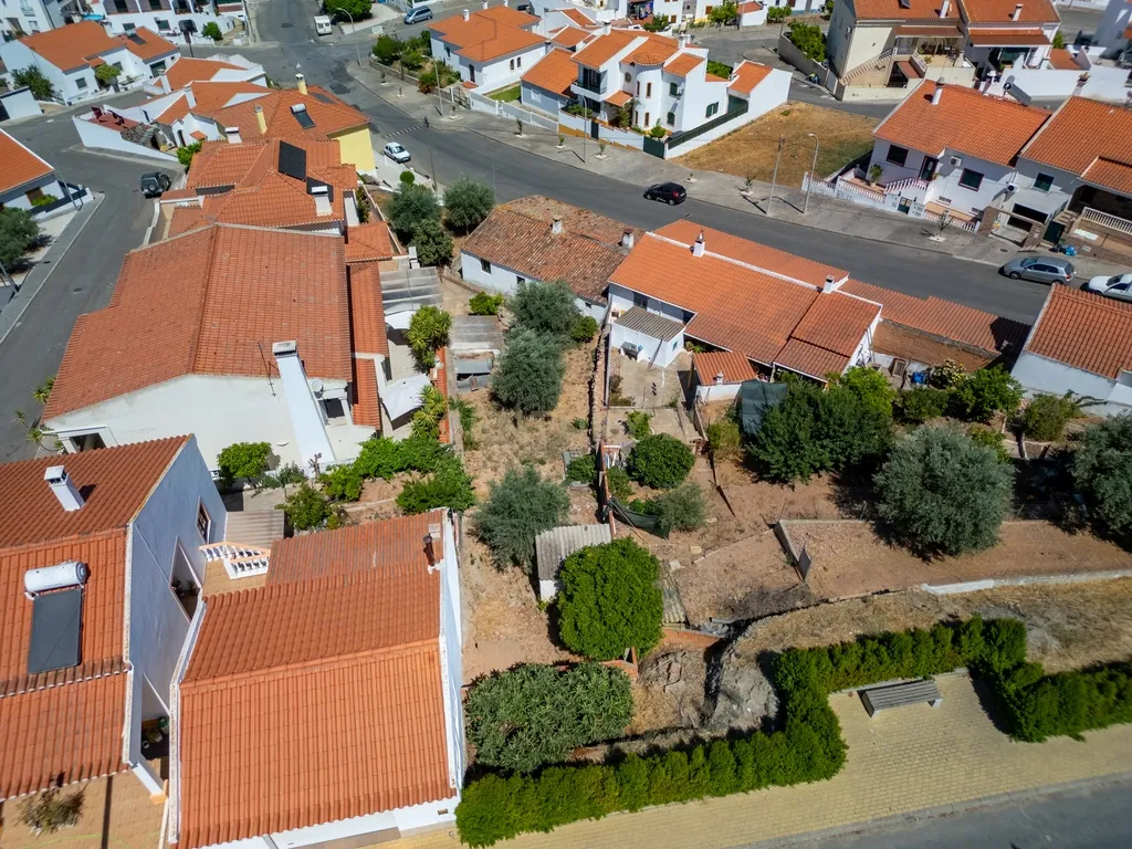 Moradia T3 com lote de terreno de 435 m2 para recuperar em Ourique, Baixo Alentejo - Image 19