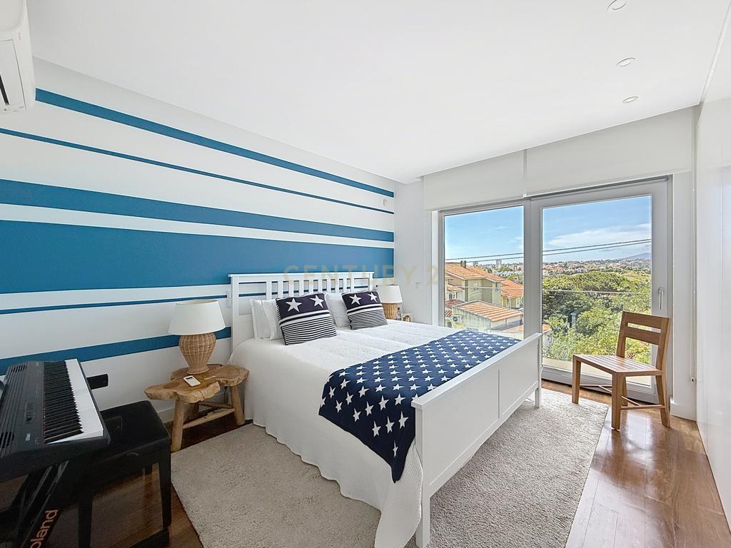 Luxuosa Moradia T3 com Vista Mar em S. Pedro do Estoril, Parede - Image 35