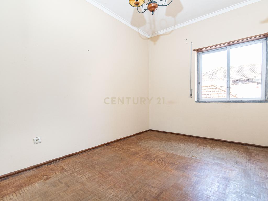 Oportunidade Única! Apartamento T2 com Vista Rio em Vila Franca de Xira. - Image 11