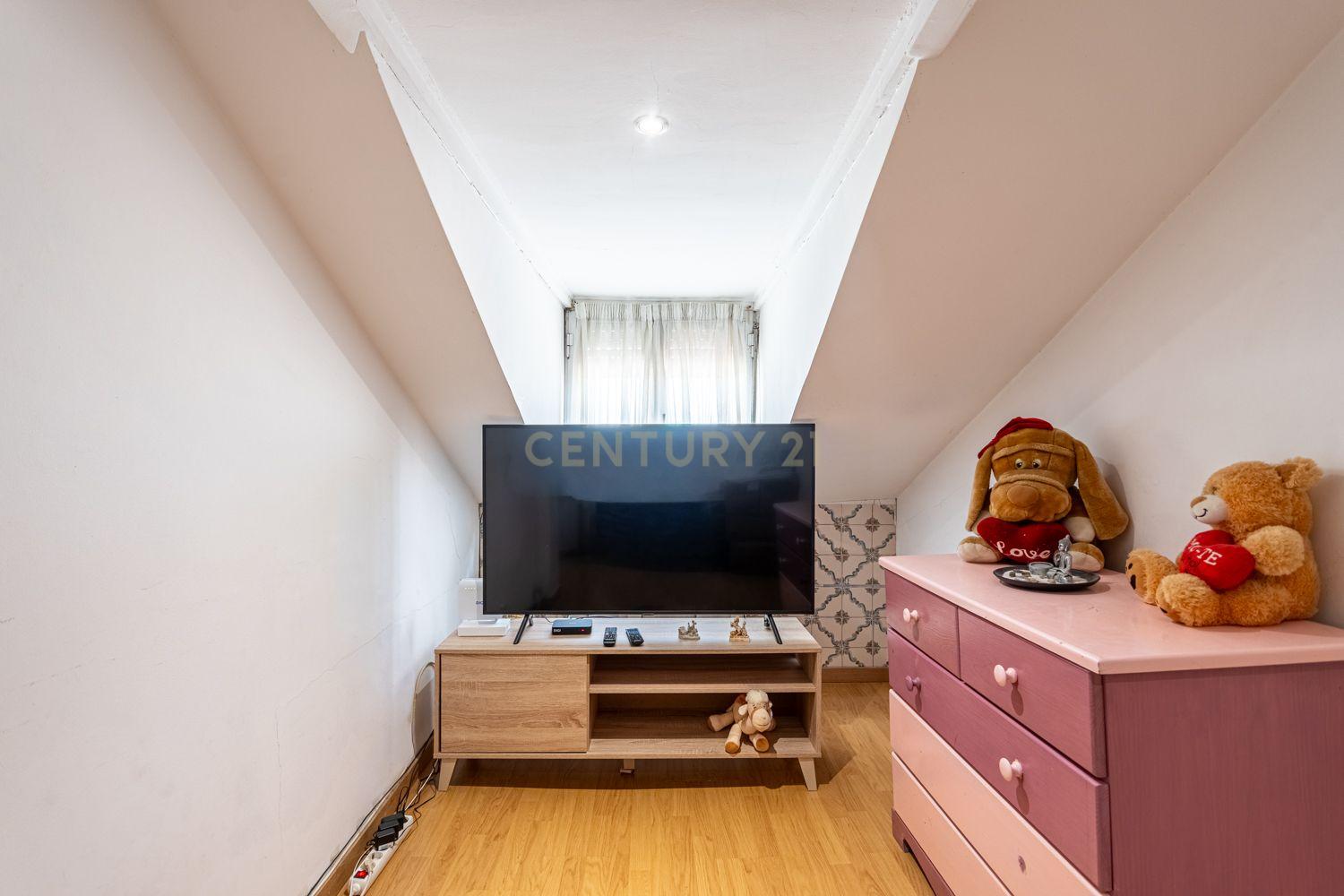 Fotografia 10 de Apartamento com enorme potencial na prestigiada zona da Lapa / Estrela