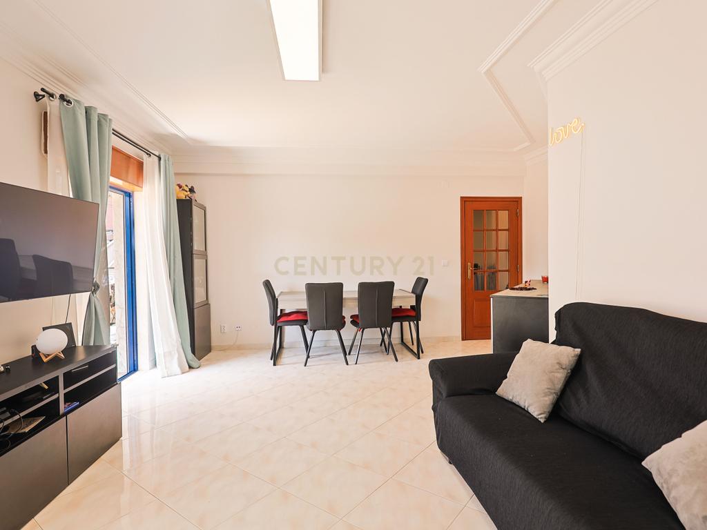 Apartamento T2 nas Quintinhas, Charneca de Caparica, com Terraço e Garagem - Image 19
