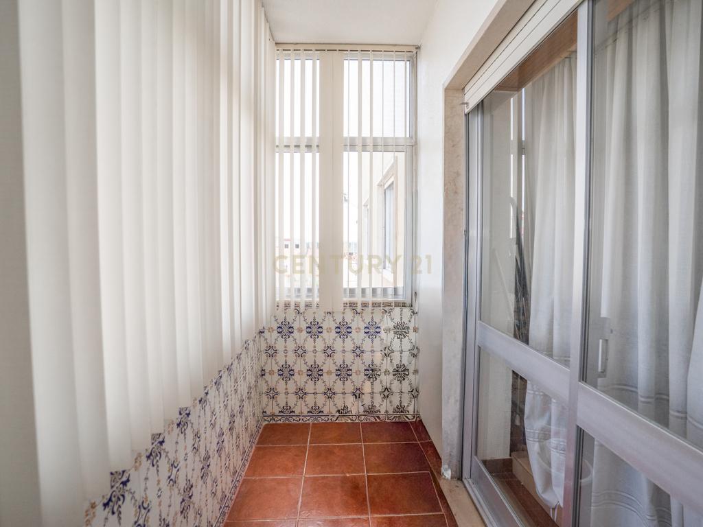 Apartamento T4 localizado no Bairro dos Arneiros, em Caldas da Rainha - Image 19