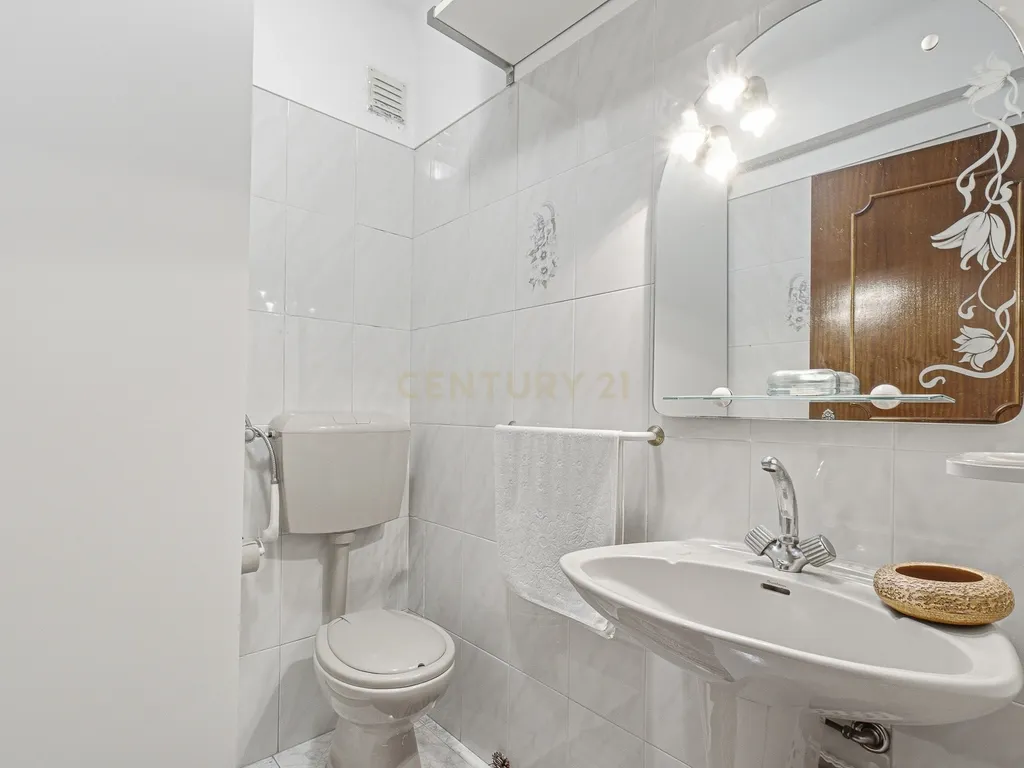 Apartamento T3 com Enorme Potencial de Remodelação na Moita - Image 16