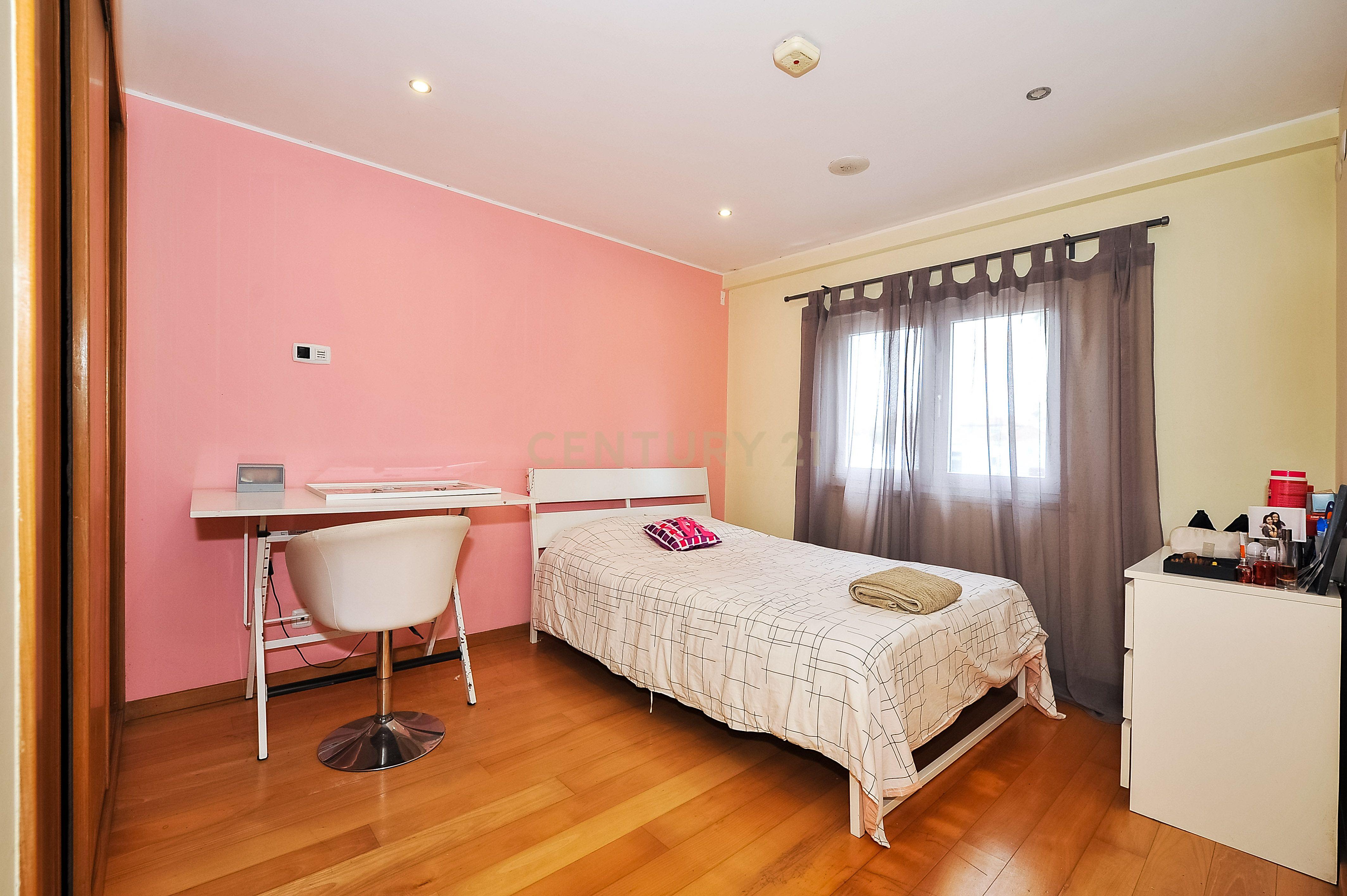 Moradia Isolada T4 Piscina e Cave - Image 32