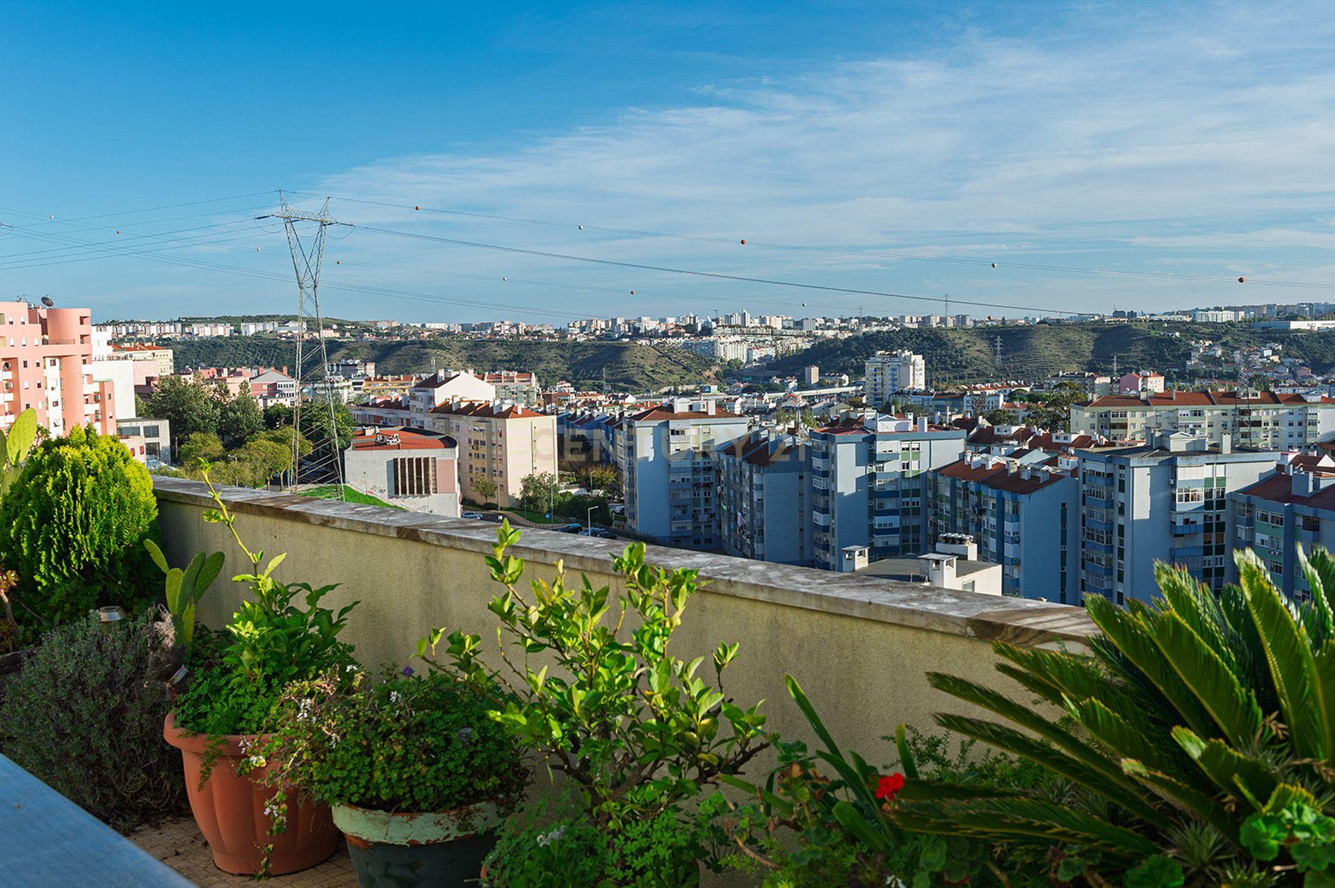 Apartamento T3 em Odivelas com Piscina e Estacionamento para 4 carros - Image 14