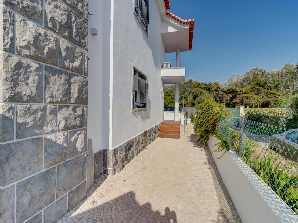Moradia T4+1 com piscina, terraço e garagem  perto da praia - Image 42