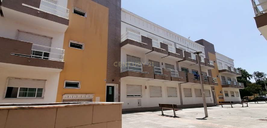 Apartamento T3  em Palhais * IMÓVEL ATUALMENTE ARRENDADO * - Image 2