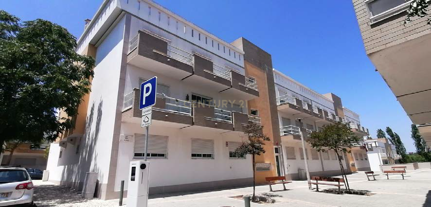 Apartamento T3  em Palhais * IMÓVEL ATUALMENTE ARRENDADO * - Image 3