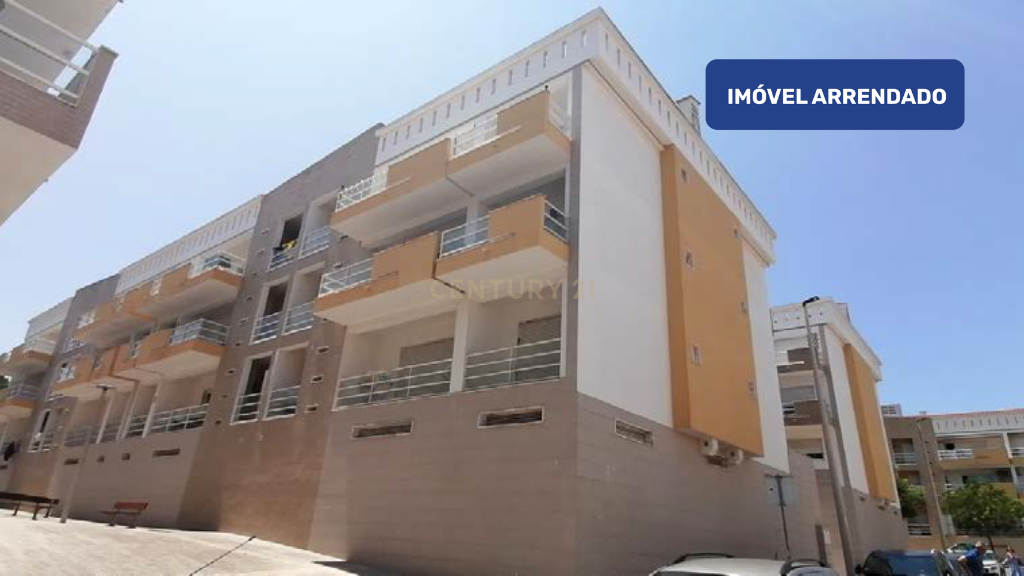 Apartamento T3  em Palhais * IMÓVEL ATUALMENTE ARRENDADO * - Image 1