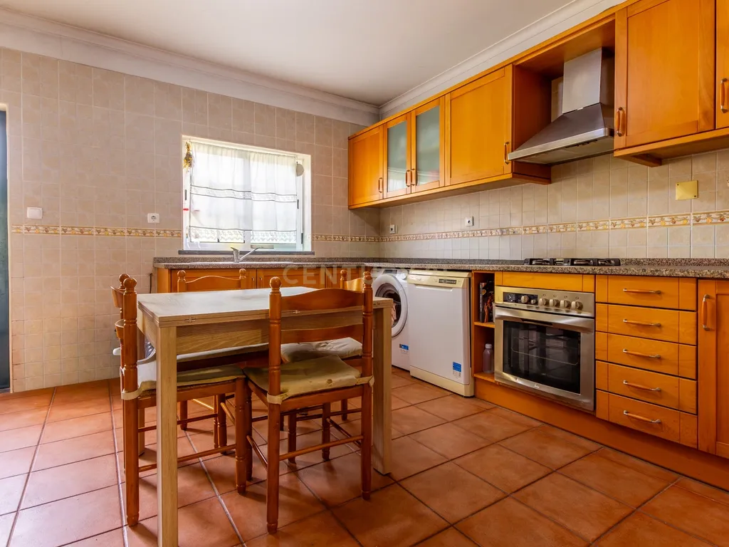 Moradia T3 na Quinta do Conde com Logradouro e sotão - Image 10