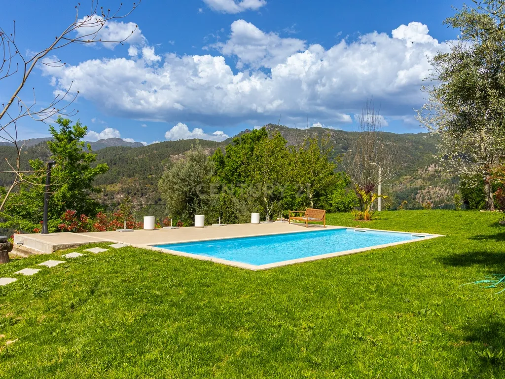 Um Refúgio no Gerês com 2 casas junto ao Rio - Image 45