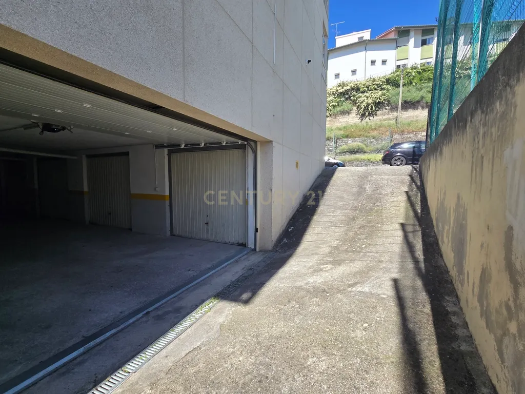 Apartamento T3 + 1 em Bragança - Image 34