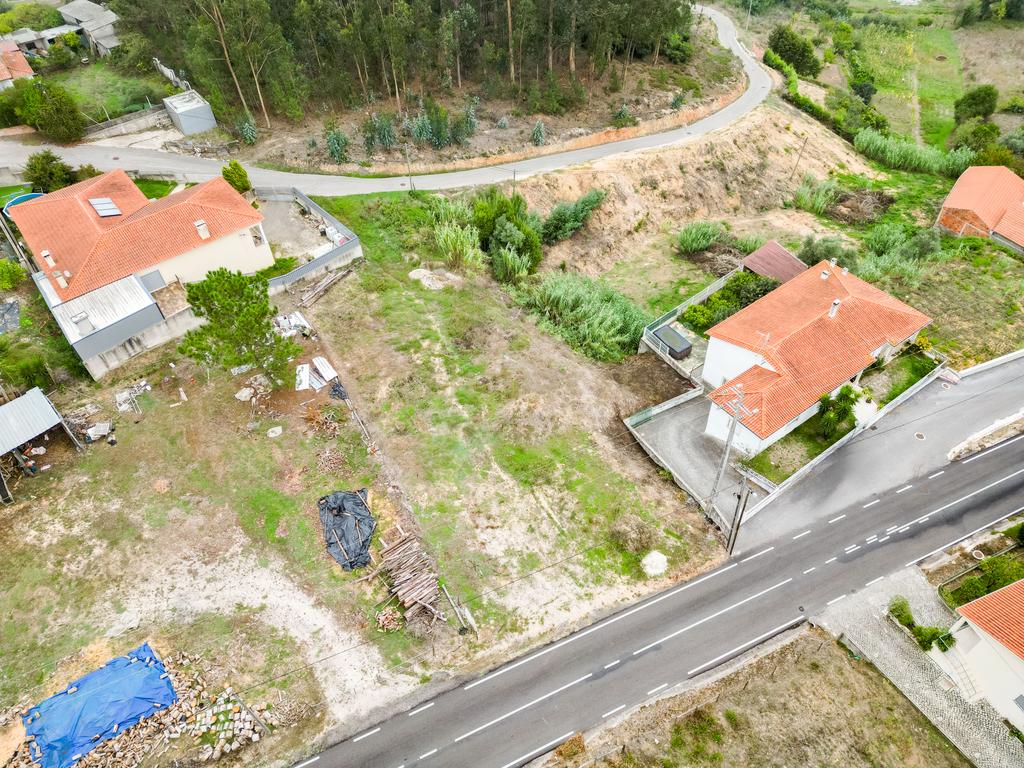 Espaçoso Terreno em Milagres, Leiria - 730m² para Construção - Image 8