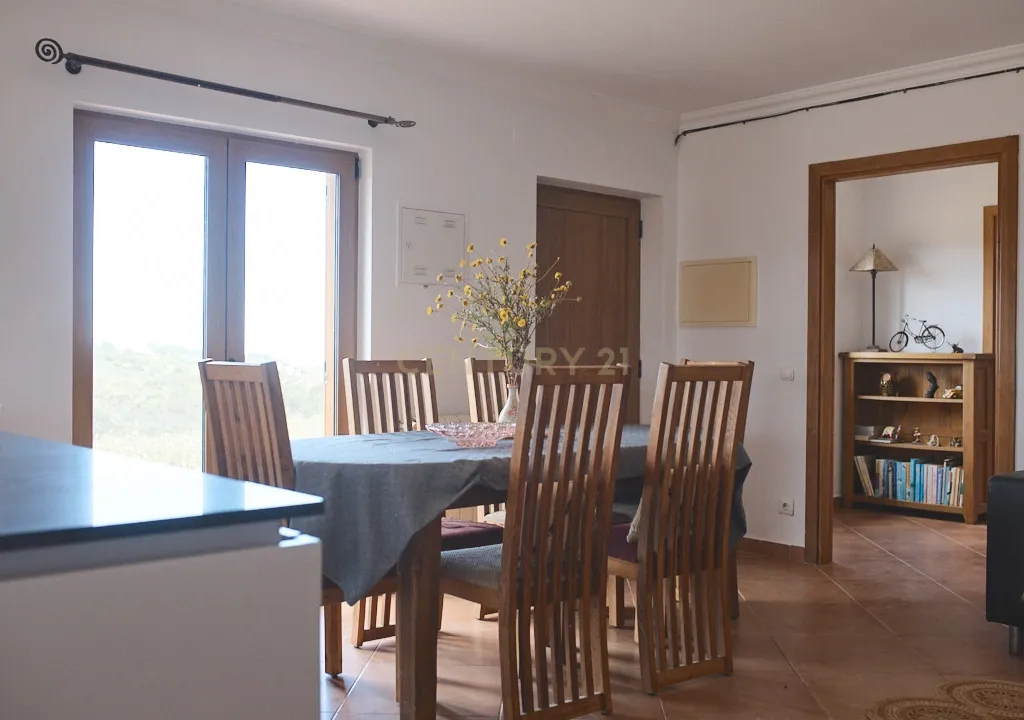 Acorde com vistas deslumbrantes sobre o oceano no seu rancho exclusivo de 8,4 hectares no Algarve, em Aljezur! Inclui uma casa principal ecoeficiente com certificação energética A, perto de praias de surf lendárias. Este é o seu refúgio costeiro definitivo — agarre esta oportunidade rara e agende hoje mesmo a sua visita! - Image 13