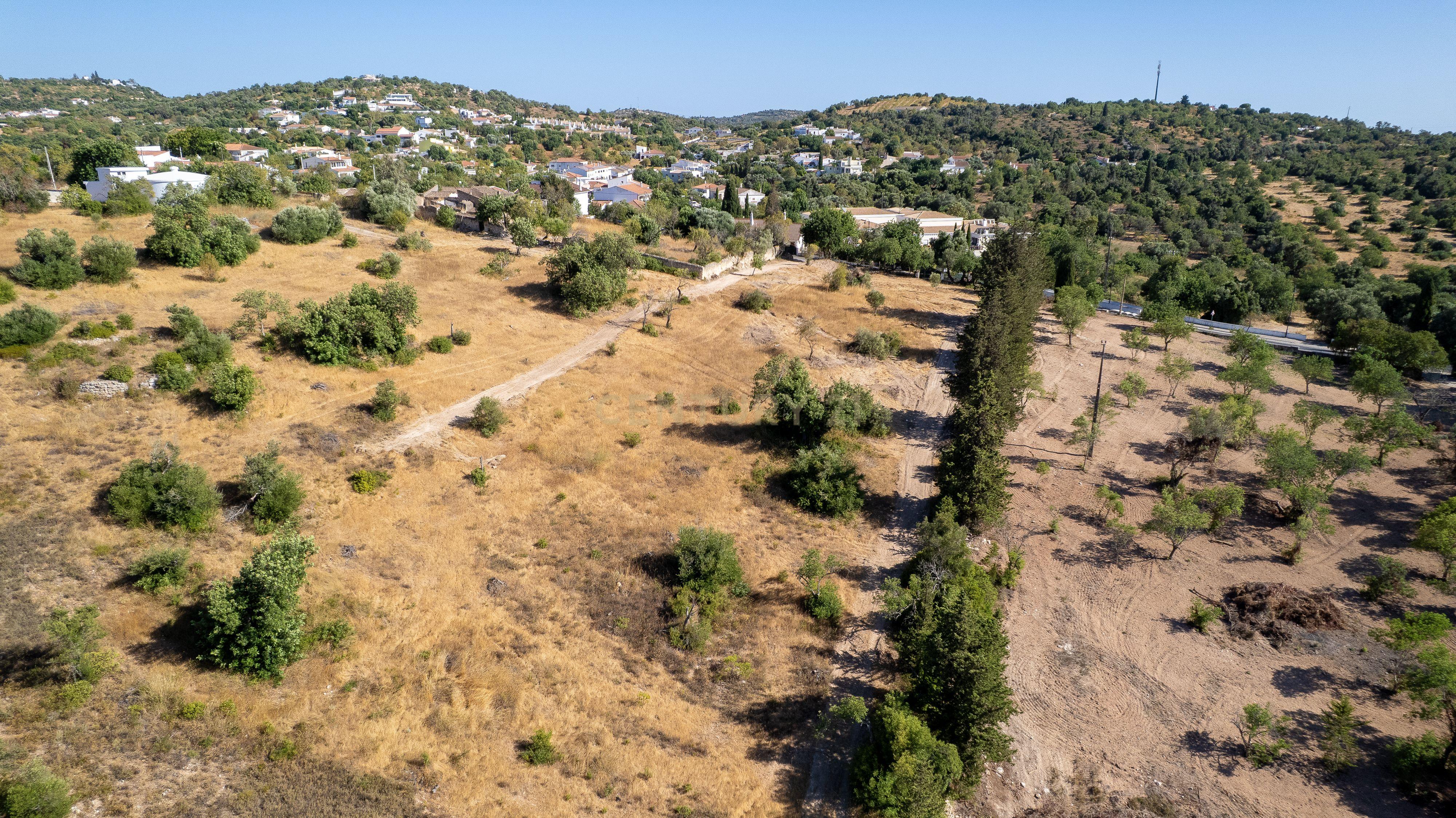 Fotografia 8 de Terreno urbanizável de 6.440 m² em Paderne – Elevado potencial de desenvolvimento