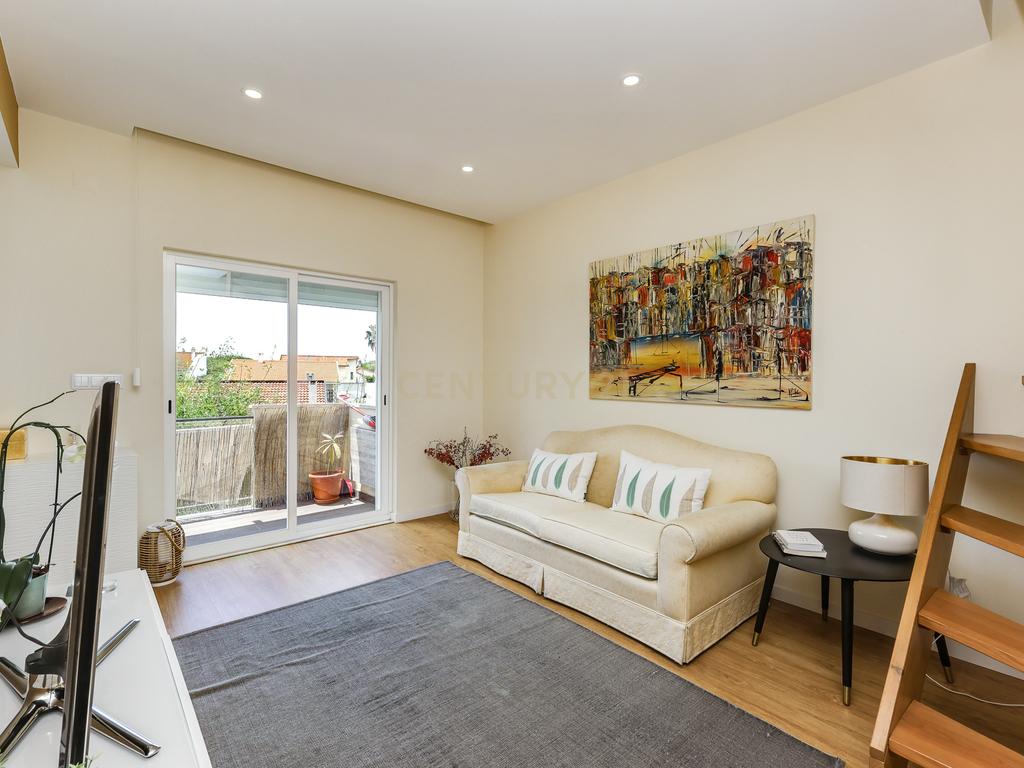 Apartamento T3 em Cascais com Luz Natural e Boa Localização - Image 4