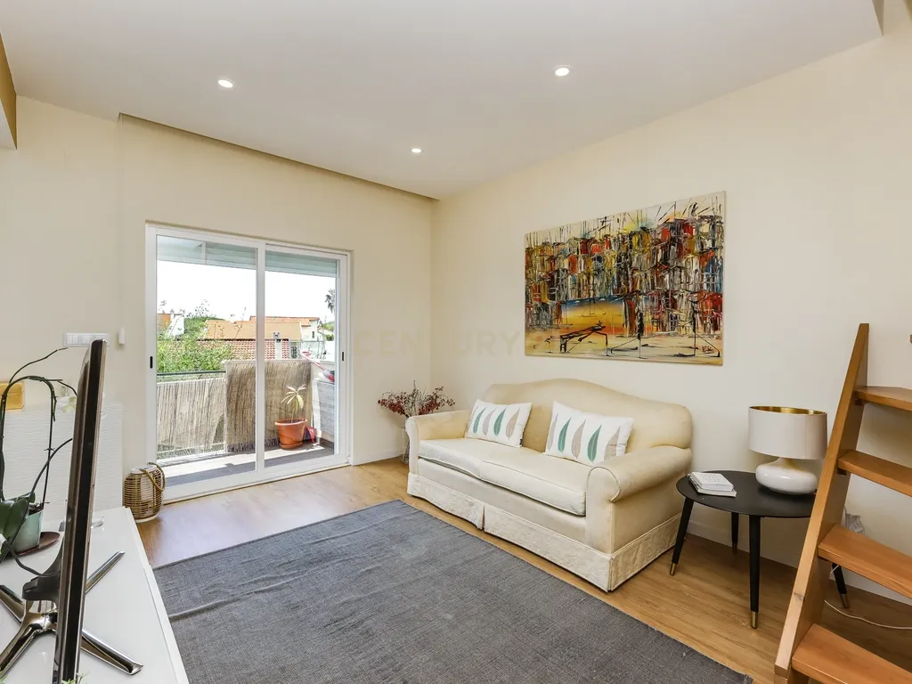 Apartamento T3 em Cascais com Luz Natural e Boa Localização - Image 4
