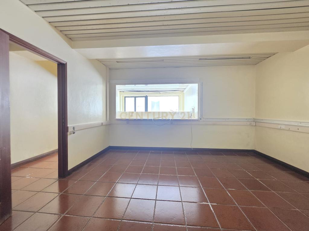 Espaço Comercial | 111 m² | Rua de Lisboa | Excelente Localização - Image 8