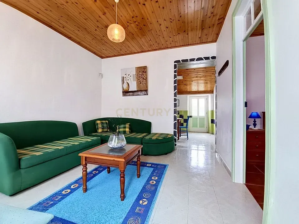 Fotografia 5 de Moradia T1+1 Renovada com Potencial de Investimento – Lomba da Fazenda, Nordeste