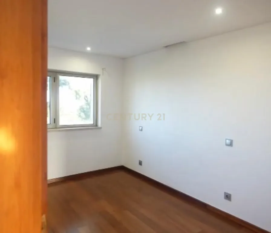 Casa T5 em Sesimbra, Setúbal com Piscina e Jardim Privado - Image 14