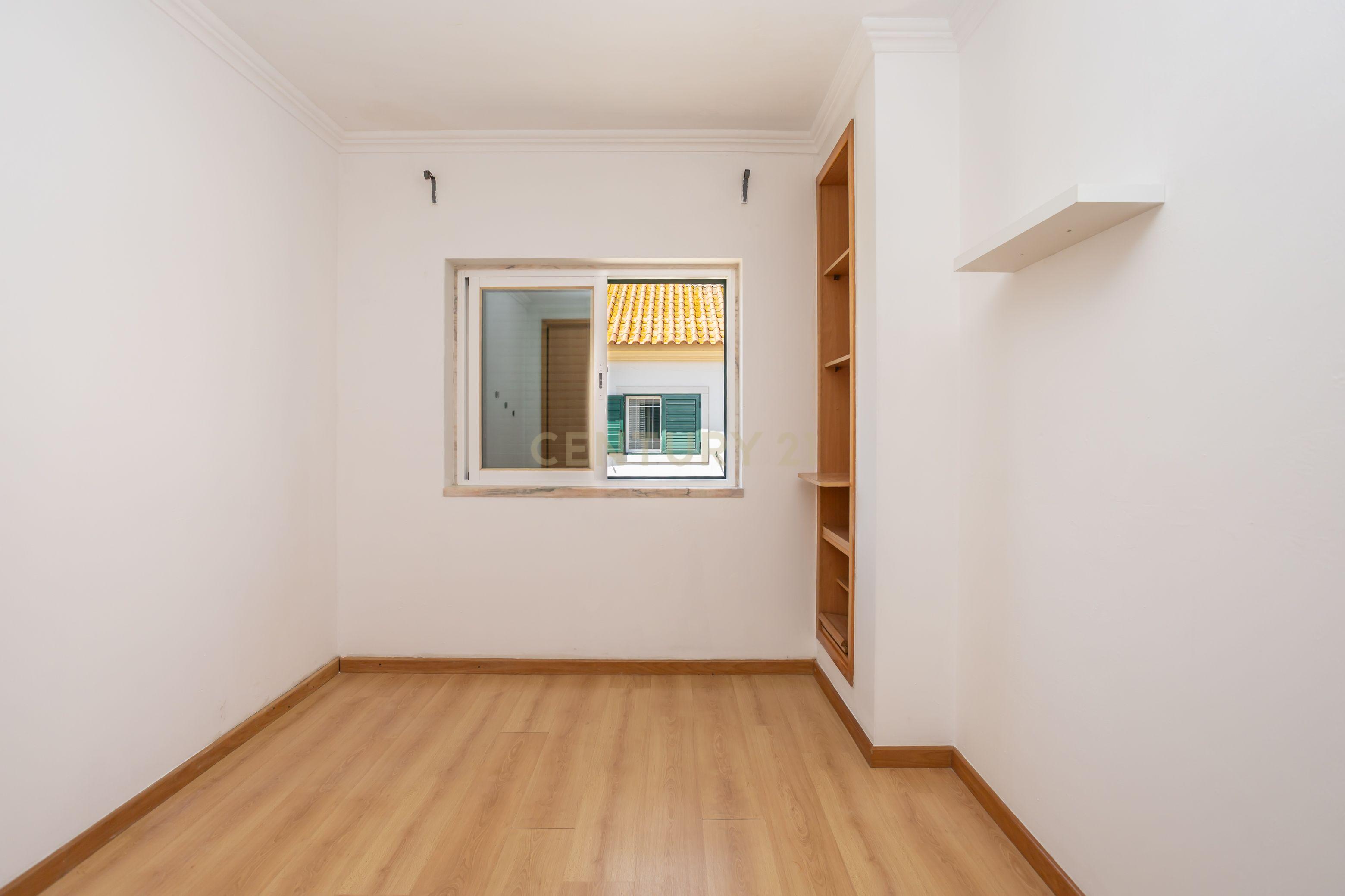  Moradia T3 em Amora - Seixal com Terraço e Garagem  - Image 30