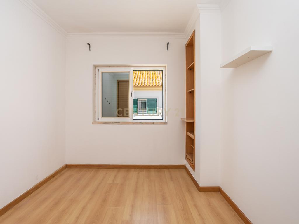  Moradia T3 em Amora - Seixal com Terraço e Garagem  - Image 30