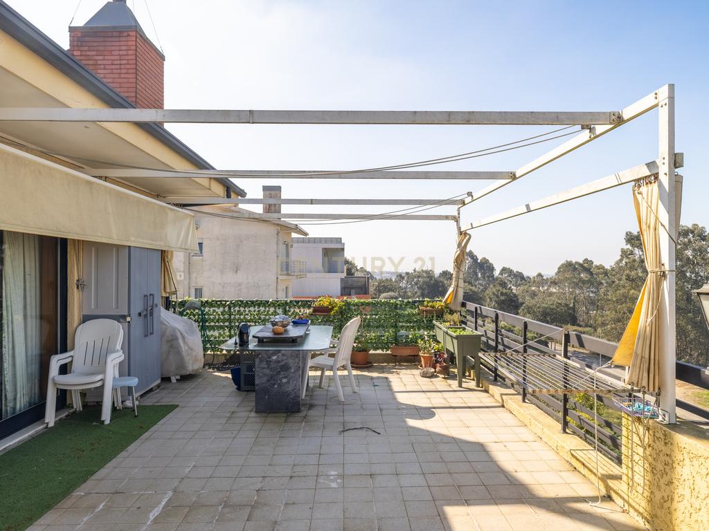Moradia com Vistas Desafogadas no Centro de Vila Nova de Gaia - Image 13