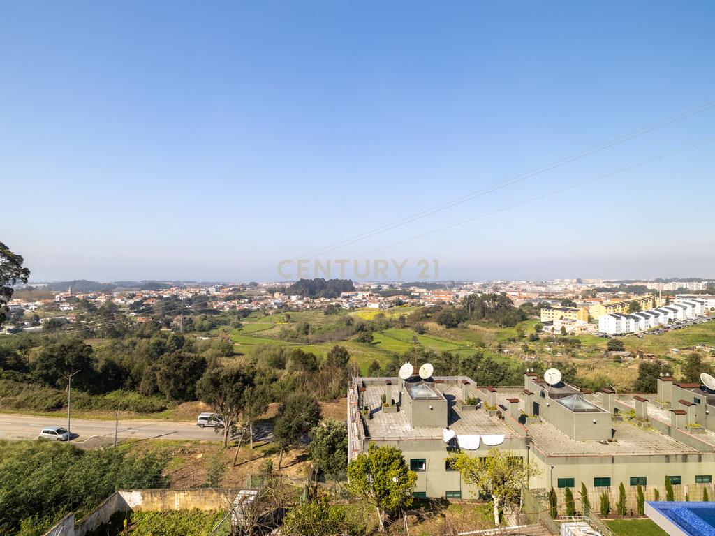 Moradia com Vistas Desafogadas no Centro de Vila Nova de Gaia - Image 14