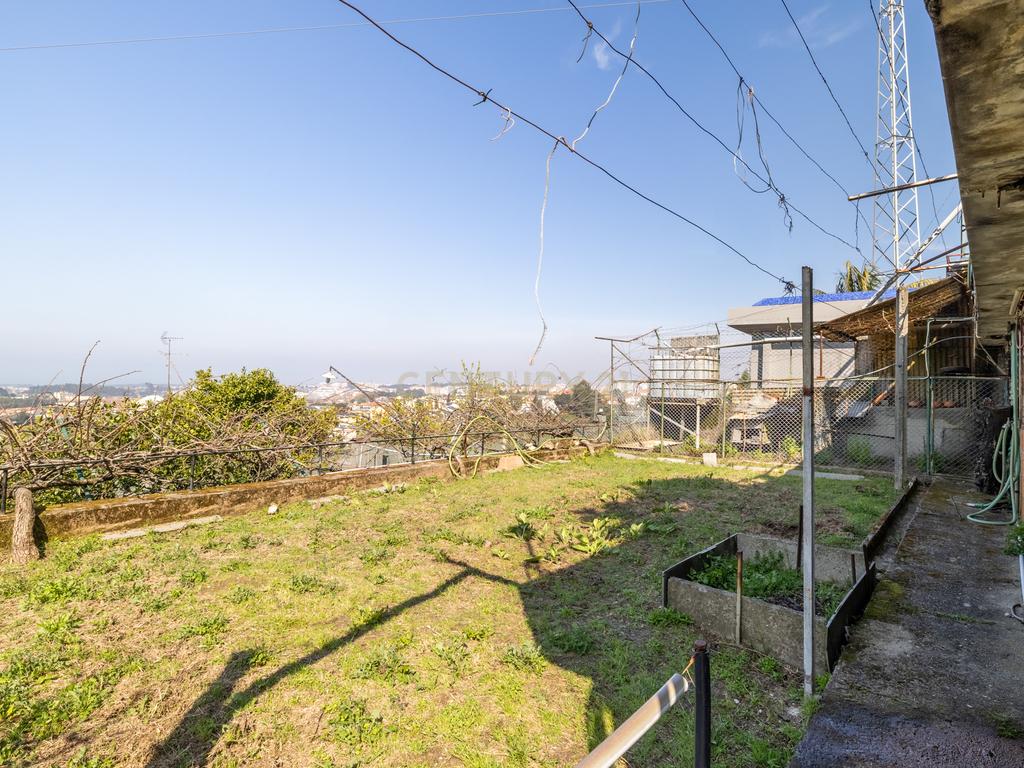 Moradia com Vistas Desafogadas no Centro de Vila Nova de Gaia - Image 16