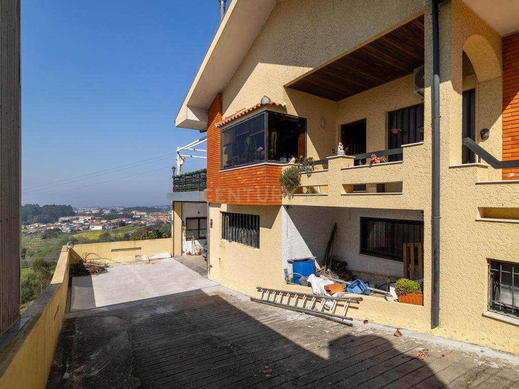 Moradia com Vistas Desafogadas no Centro de Vila Nova de Gaia - Image 6