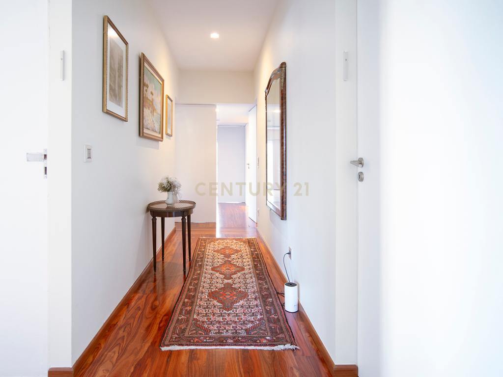 Residência Histórica de Prestígio no Bairro Hollywood — Porto - Image 19