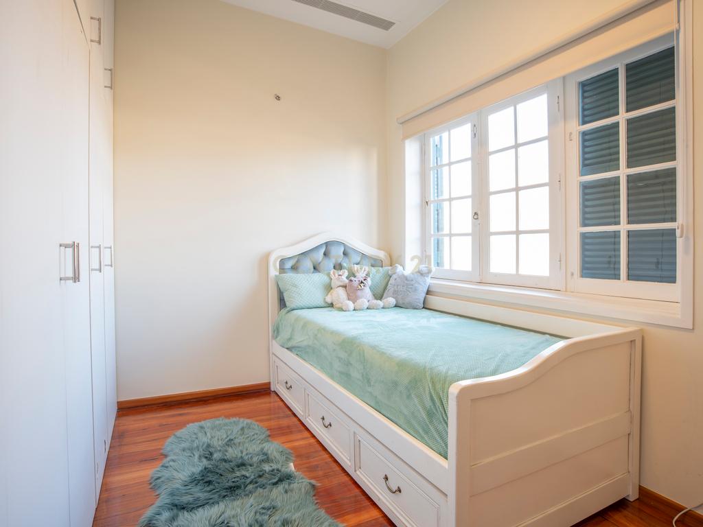 Residência Histórica de Prestígio no Bairro Hollywood — Porto - Image 26