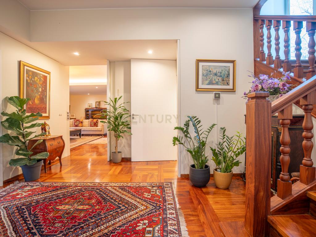 Residência Histórica de Prestígio no Bairro Hollywood — Porto - Image 12