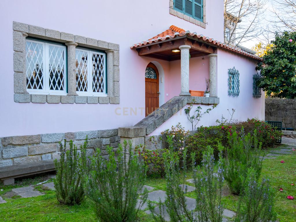 Residência Histórica de Prestígio no Bairro Hollywood — Porto - Image 37